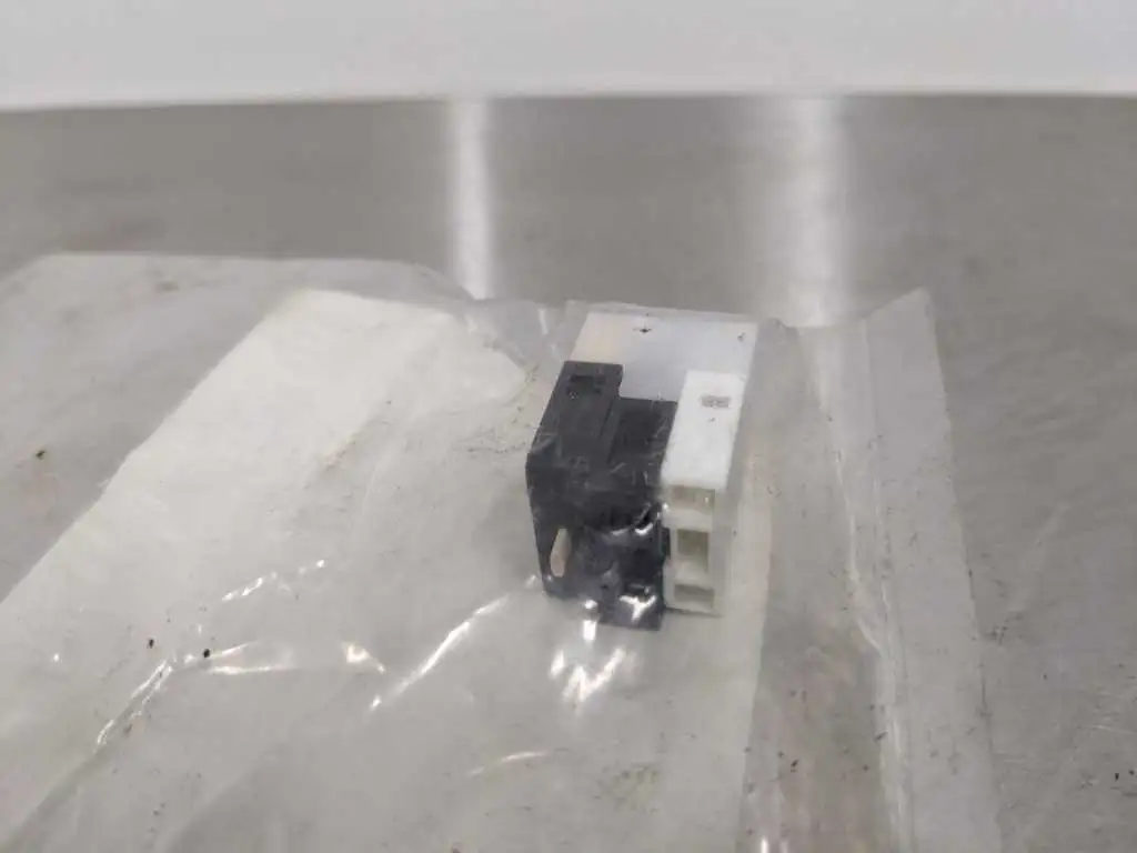 Allen-Bradley 800B-PS11 Contact Cartridge with Latch - Image 5