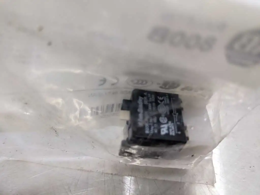Allen-Bradley 800B-PS11 Contact Cartridge with Latch - Image 6