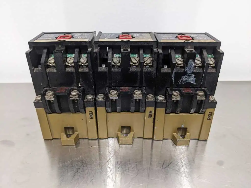3 Pack Allen-Bradley 700-P200A1 AC Relay Ser A 3 Pole - Image 5