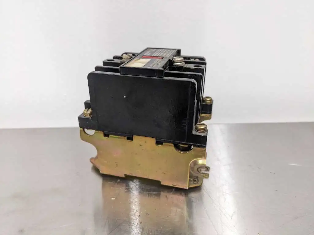Allen-Bradley 700-N200A1 Contactor Relay Ser C 120-300, VAC 3 Pole - Image 3