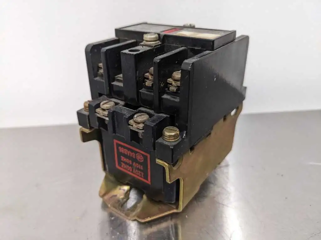 Allen-Bradley 700-N200A1 Contactor Relay Ser C 120-300, VAC 3 Pole - Image 4