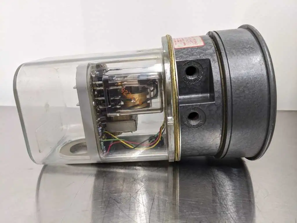 Dwyer 3080 Photohelic Pressure Switch Gage 25 PSIG - Image 6