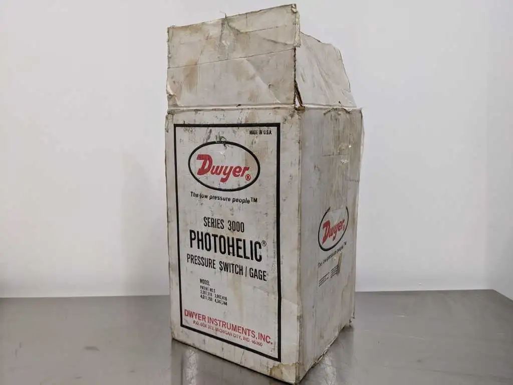Dwyer 3080 Photohelic Pressure Switch Gage 25 PSIG - Image 9
