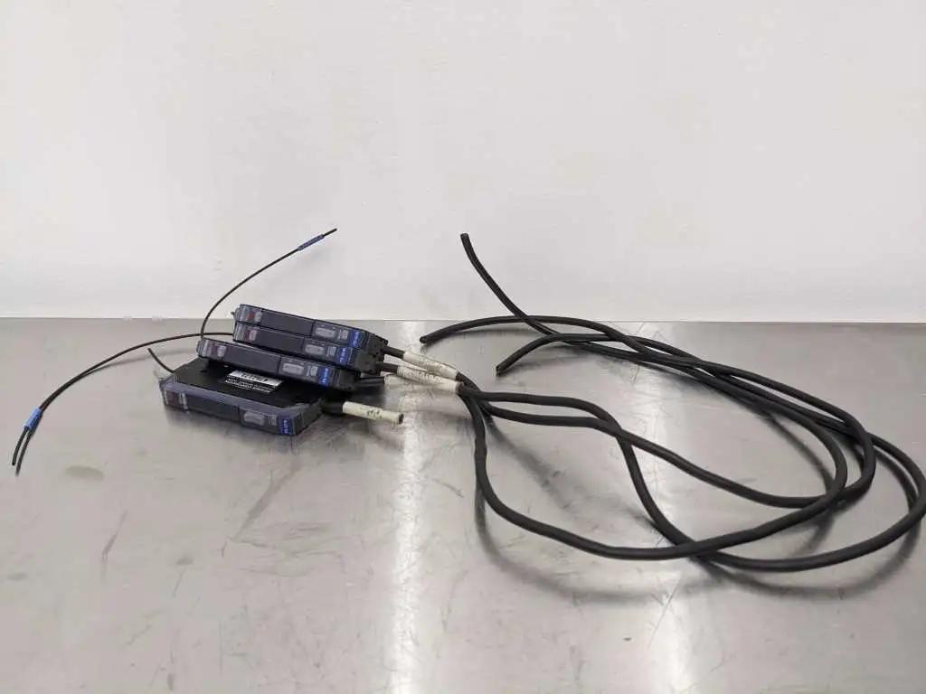 4 Pack Keyence FS-V21R Photoelectric Fiber Optic Amplifier - Image 2