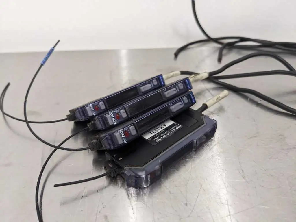4 Pack Keyence FS-V21R Photoelectric Fiber Optic Amplifier - Image 3