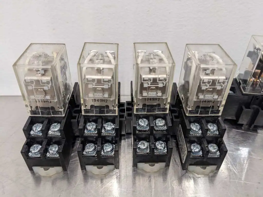 5 Pack Allen-Bradley 700-HF32A1 Relay with Socket Base 700-HN116 120 VAC 10A - Image 3