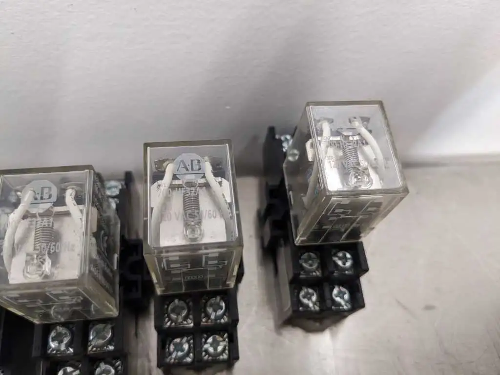 5 Pack Allen-Bradley 700-HF32A1 Relay with Socket Base 700-HN116 120 VAC 10A - Image 6