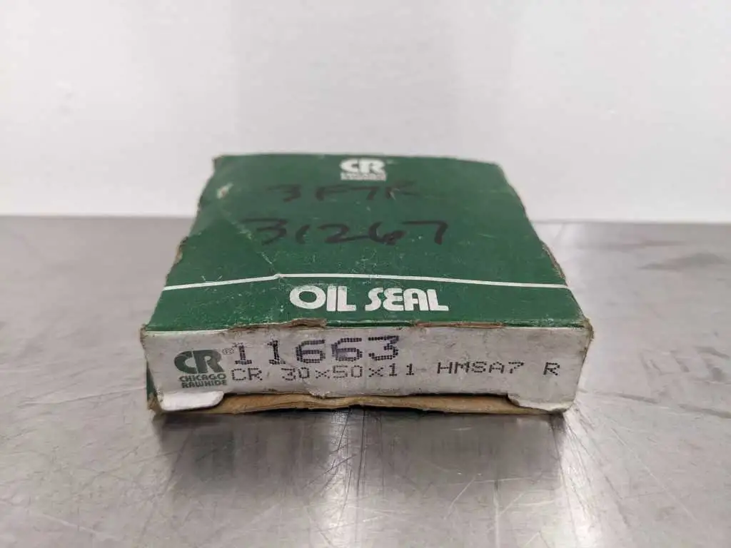 Chicago Rawhide SKF CR 11663 Oil Seal CR 30x50x11 HMSA7 R