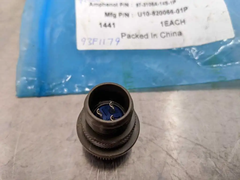 Amphenol 97-3106A-14S-1P 3 Pin Connector Plug Male U10-820066-01P - Image 3