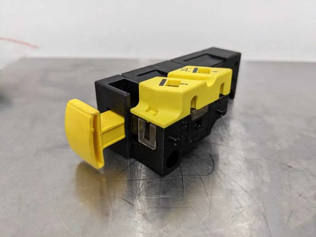 General Electric 105CI10 CEMA Interlock Switch - Image 3