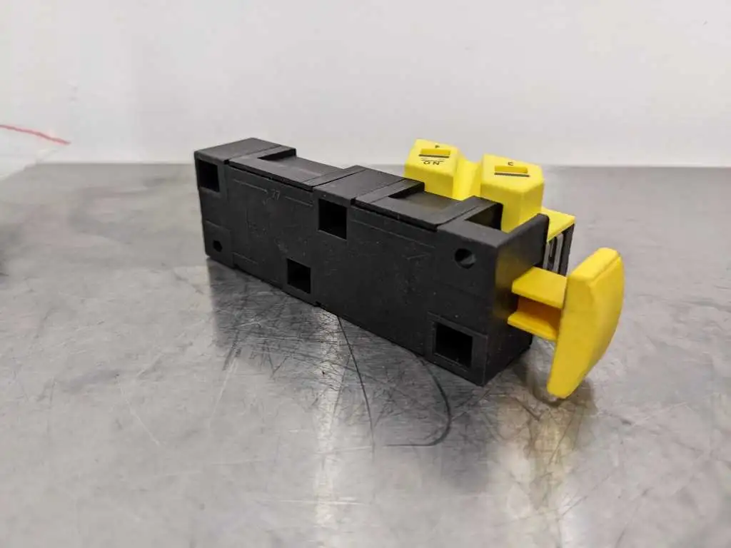 General Electric 105CI10 CEMA Interlock Switch - Image 4