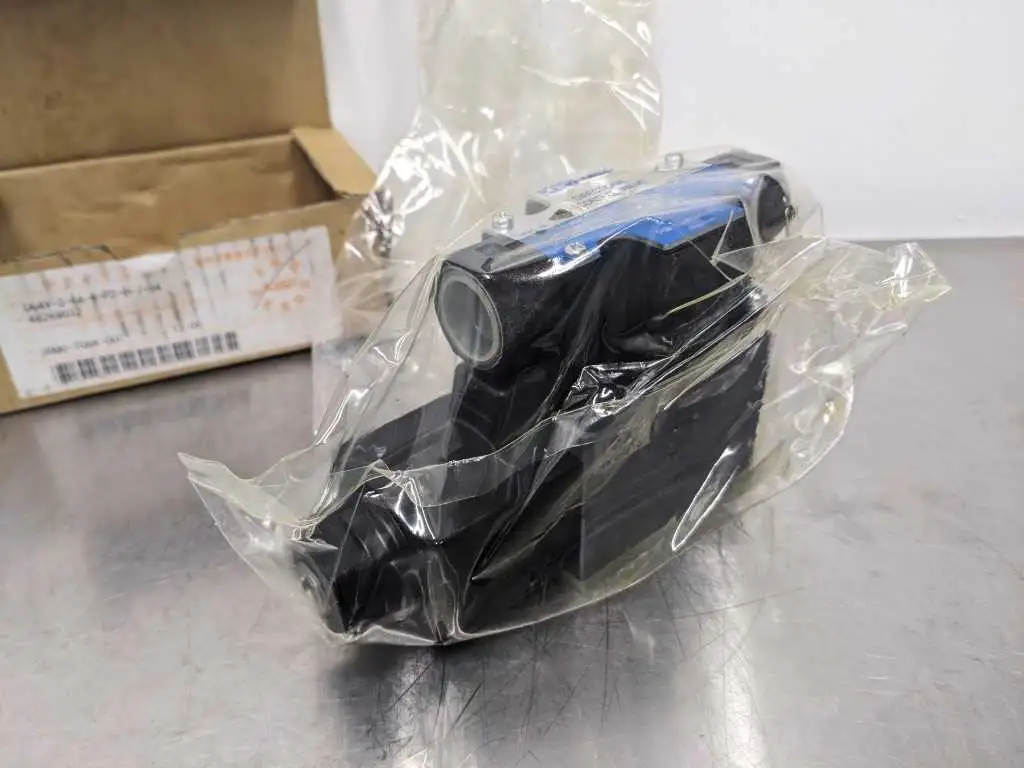 Tokyo Keiki DG4V-3-6A-M-P2-B-7-54 Directional Control Valve - Image 4