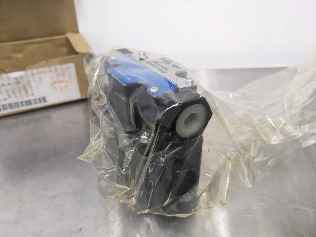 Tokyo Keiki DG4V-3-6A-M-P2-B-7-54 Directional Control Valve - Image 5