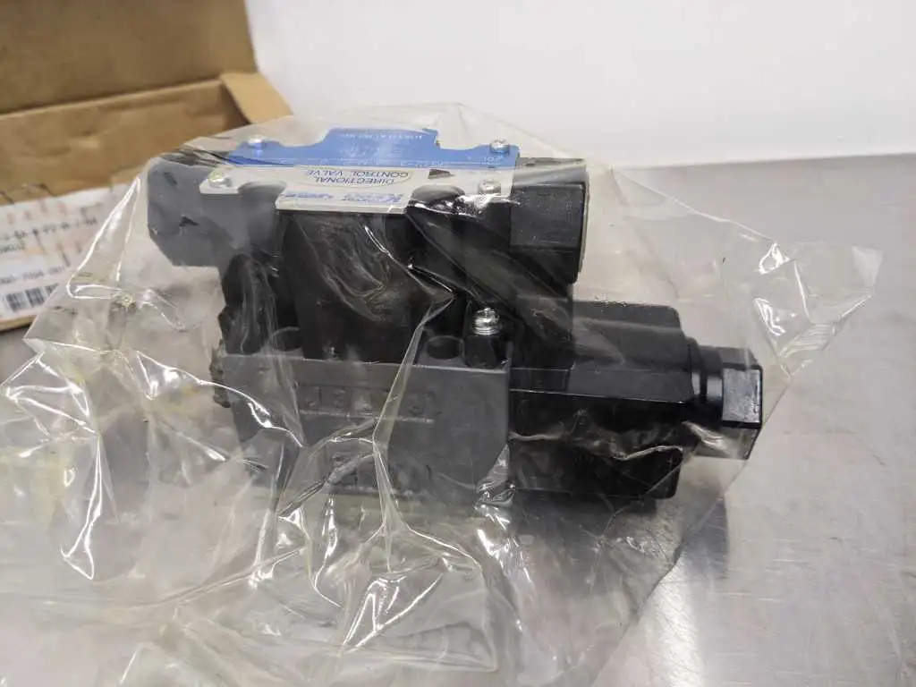 Tokyo Keiki DG4V-3-6A-M-P2-B-7-54 Directional Control Valve - Image 6