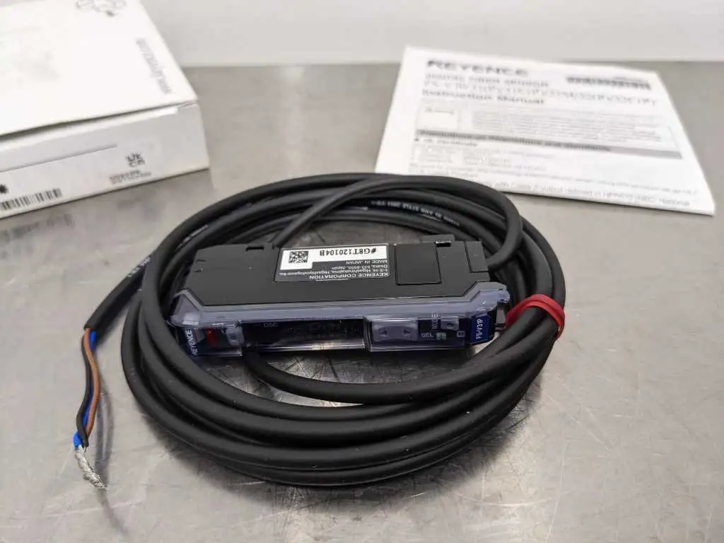 Keyence FS-V31P Digital Fiber Optic Sensor UK CA 00931PK #8T120104 - Image 3