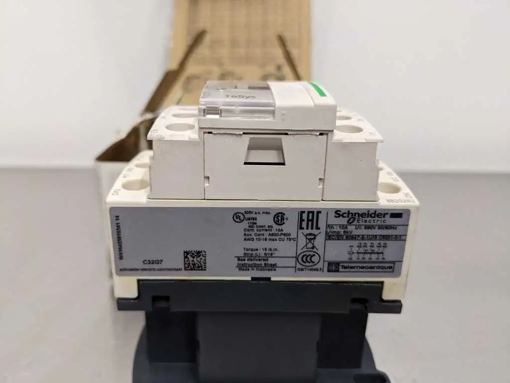 Schneider Electric CAD32G7 Control Relay 50/60 Hz 120V - Image 7