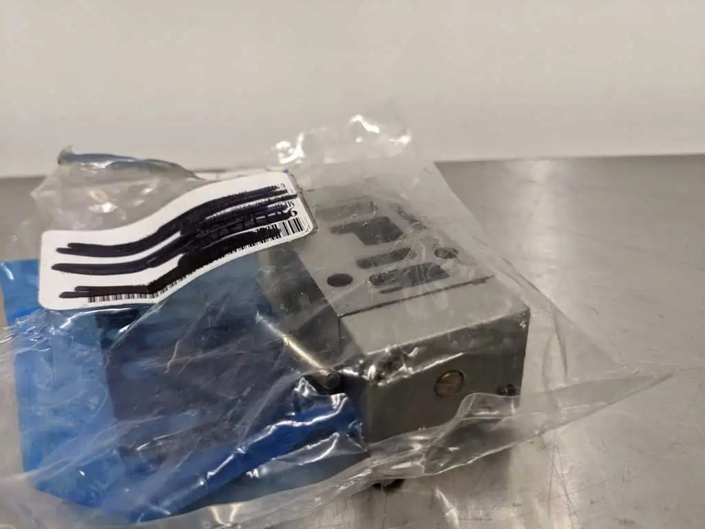 SMC V3108-001G-X47 Pilot Valve 100VAC for CV3 - Image 5