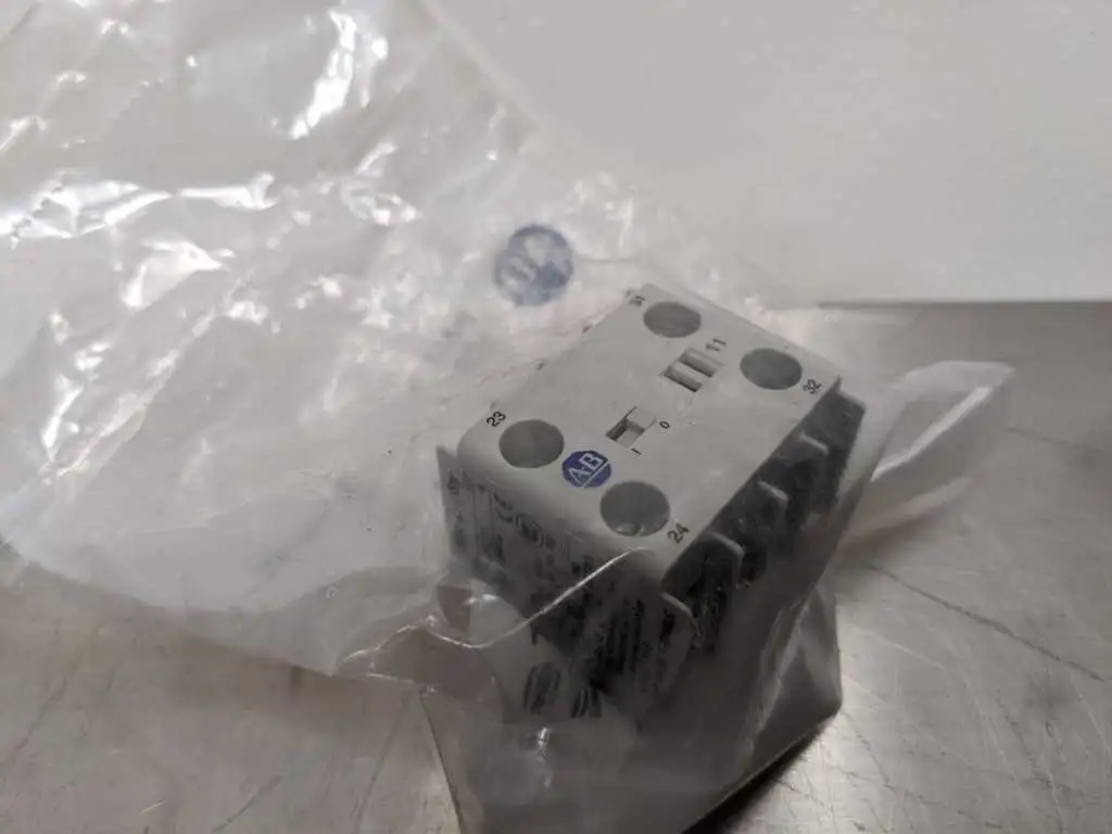 Allen-Bradley 100-KFC11 Auxiliary Contact Block 1NO 1NC - Image 2