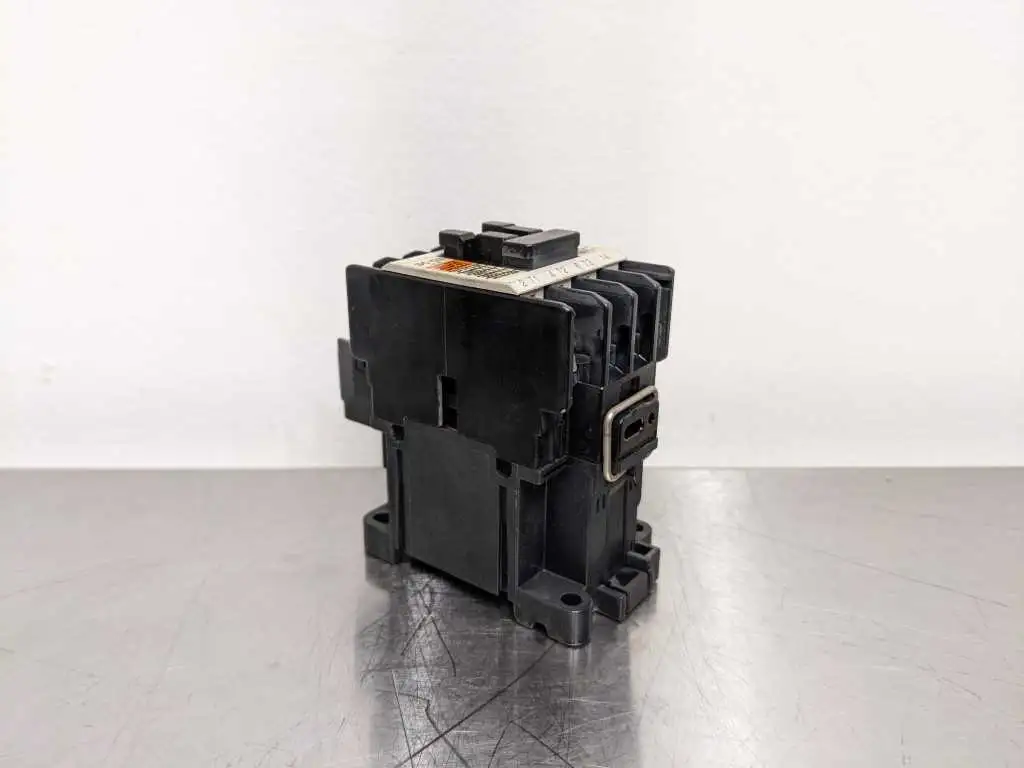 Fuji SC-03 Contactor 2,5HP 11A SC11AA - Image 2