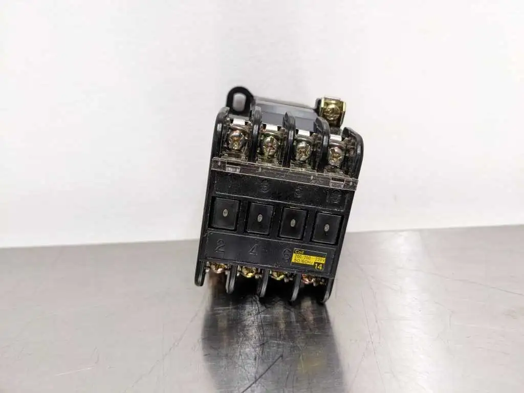 Fuji SRCa3631-0(4a) Magnetic Contactor New - Image 3