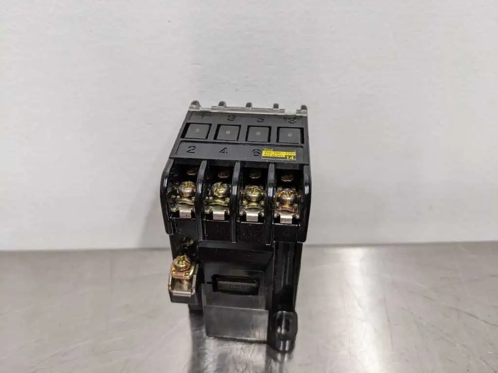 Fuji SRCa3631-0(4a) Magnetic Contactor New - Image 4