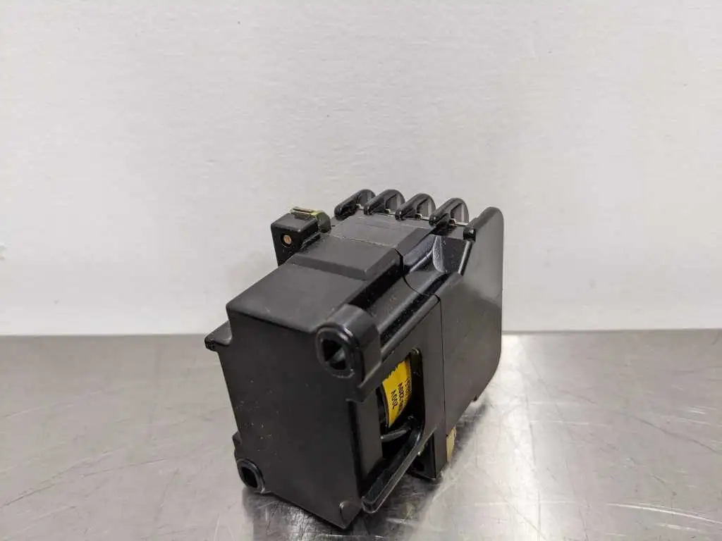 Fuji SRCa3631-0(4a) Magnetic Contactor New - Image 6