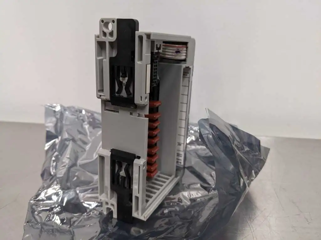 Allen-Bradley 1769-IA16 16 PT 120VAC Input Ser A FRM 3.1 95320734/02 - Image 4