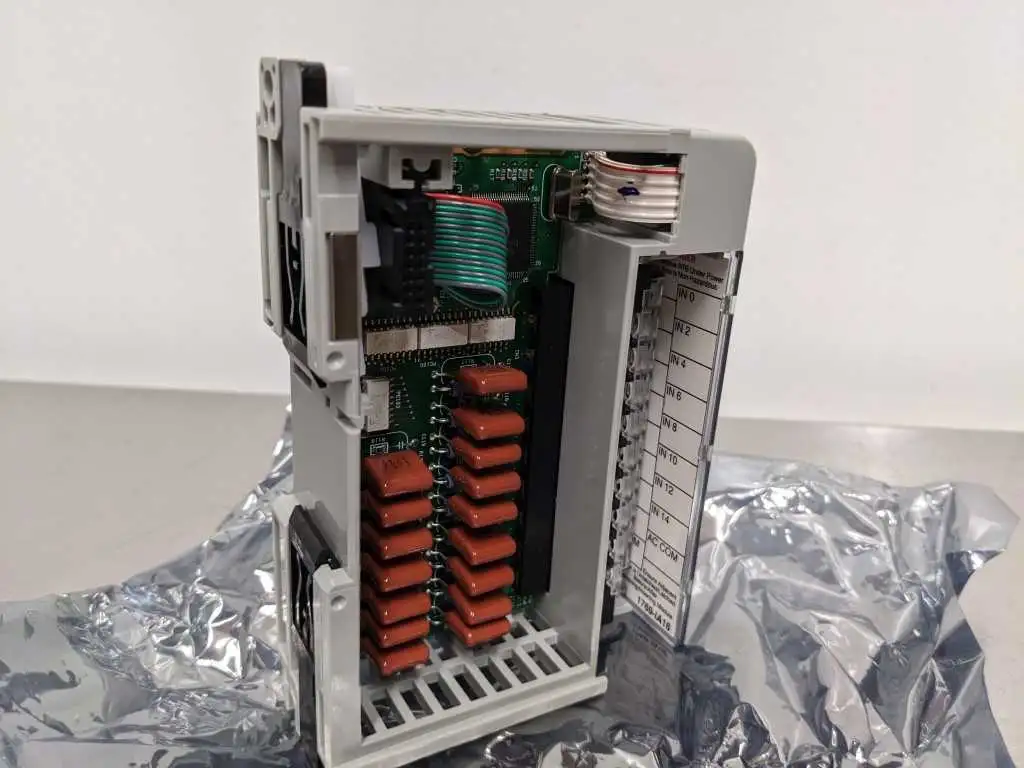 Allen-Bradley 1769-IA16 16 PT 120VAC Input Ser A FRM 3.1 95320734/02 - Image 5