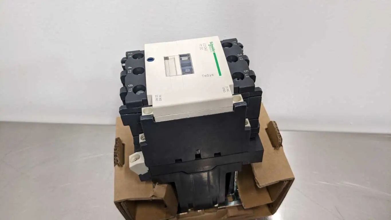 Schneider Electric LC1D40BD Contactor - Image 6