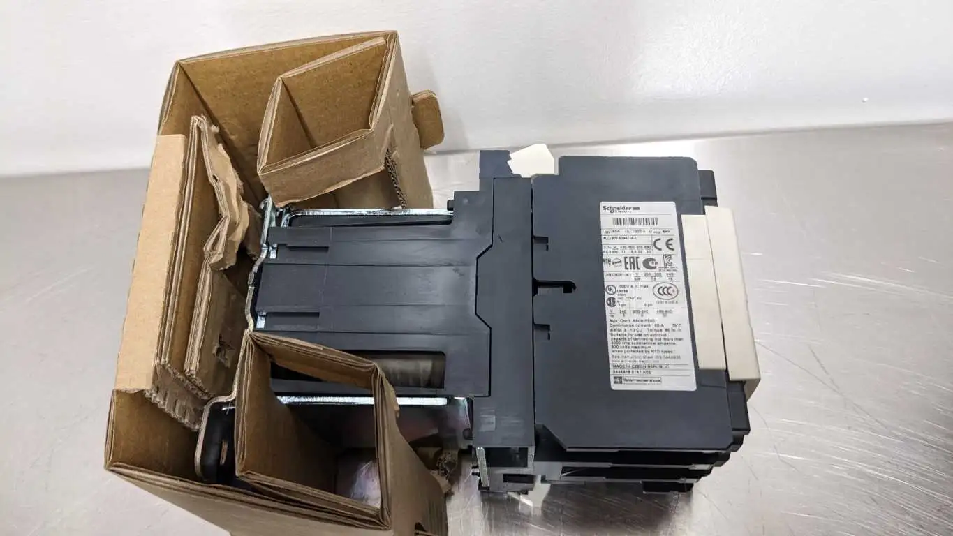 Schneider Electric LC1D40BD Contactor - Image 9