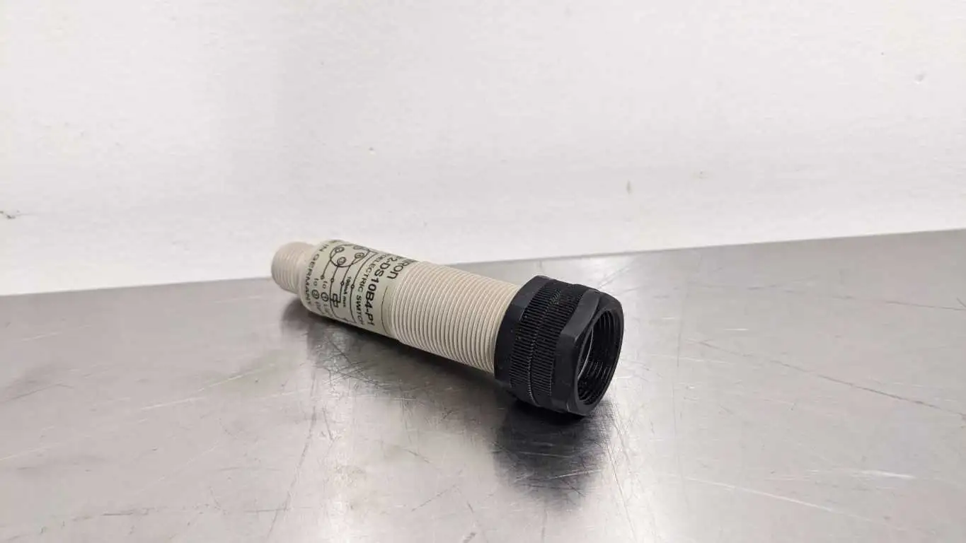 Omron E3F2-DS10B4-P1 Photoelectric Switch 10-30 VDC - Image 2