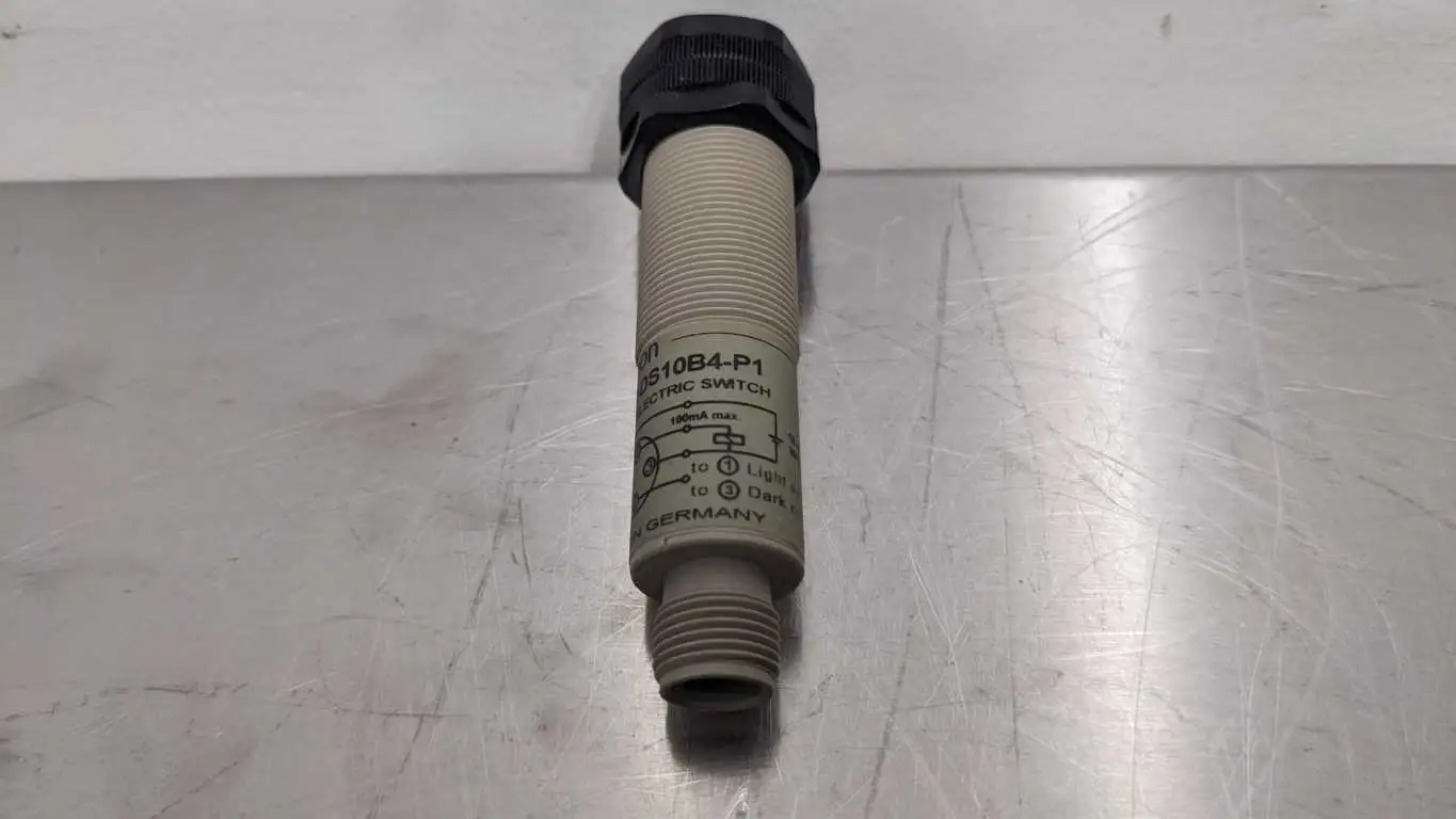 Omron E3F2-DS10B4-P1 Photoelectric Switch 10-30 VDC - Image 6