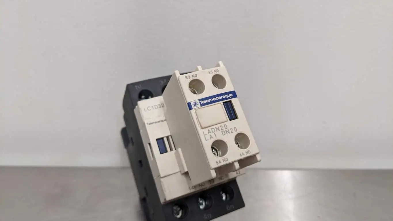 Telemecanique LC1D32G7 Motor Control Contactor LADN20 Contactor LAD4RCU Suppressor - Image 2