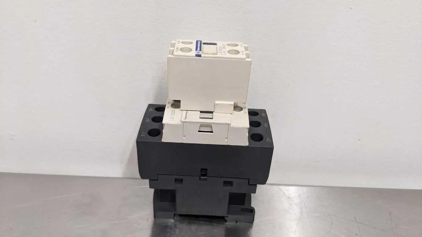 Telemecanique LC1D32G7 Motor Control Contactor LADN20 Contactor LAD4RCU Suppressor - Image 5