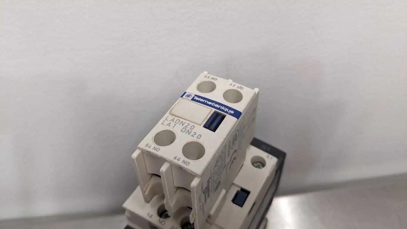 Telemecanique LC1D32G7 Motor Control Contactor LADN20 Contactor LAD4RCU Suppressor - Image 7