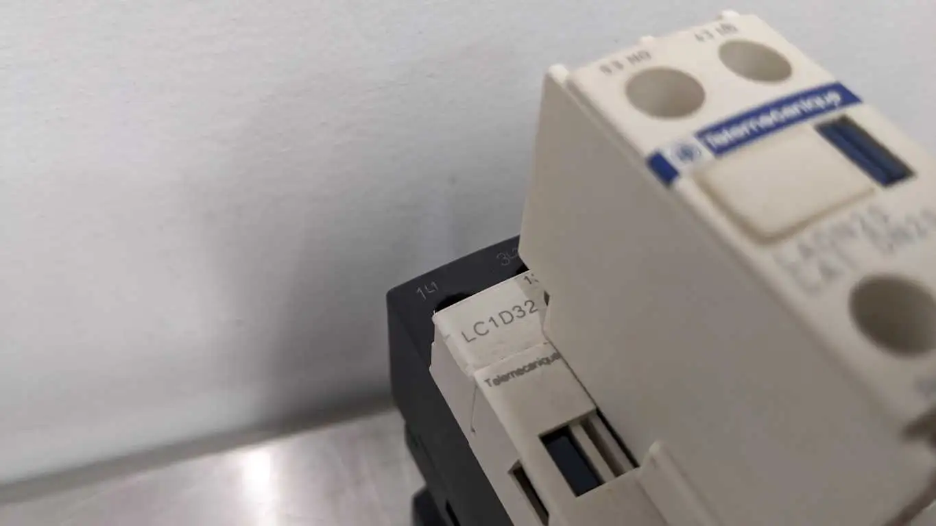 Telemecanique LC1D32G7 Motor Control Contactor LADN20 Contactor LAD4RCU Suppressor - Image 8