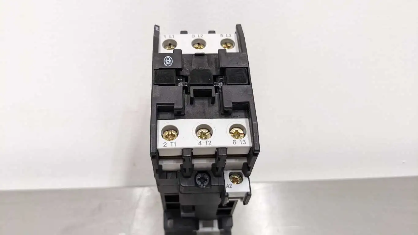 Moeller DIL0M-G Contactor 24VDC 35A 600VAC - Image 4