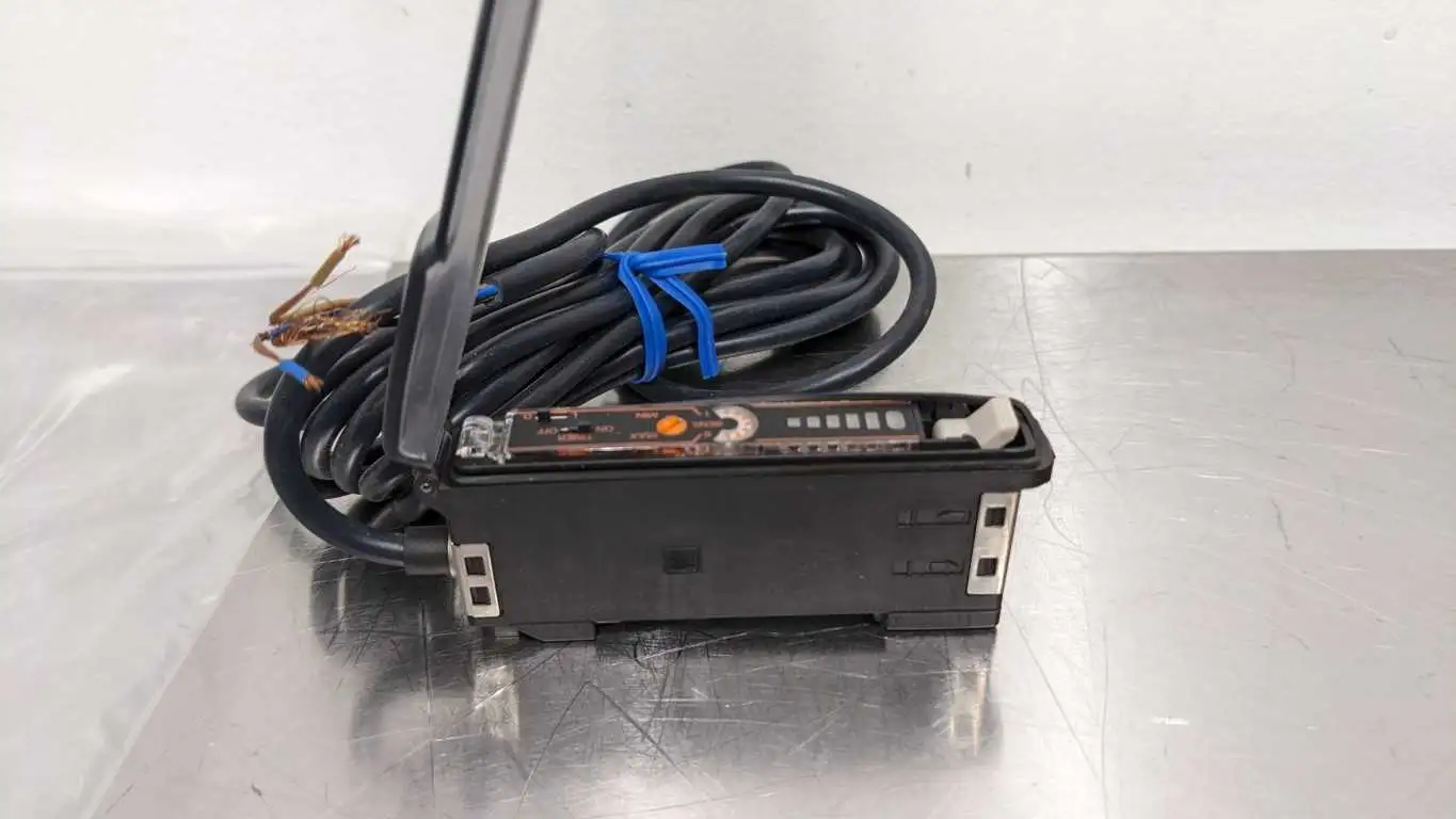 Omron E3X-NA11V Fiber Optic Amplifier New - Image 2