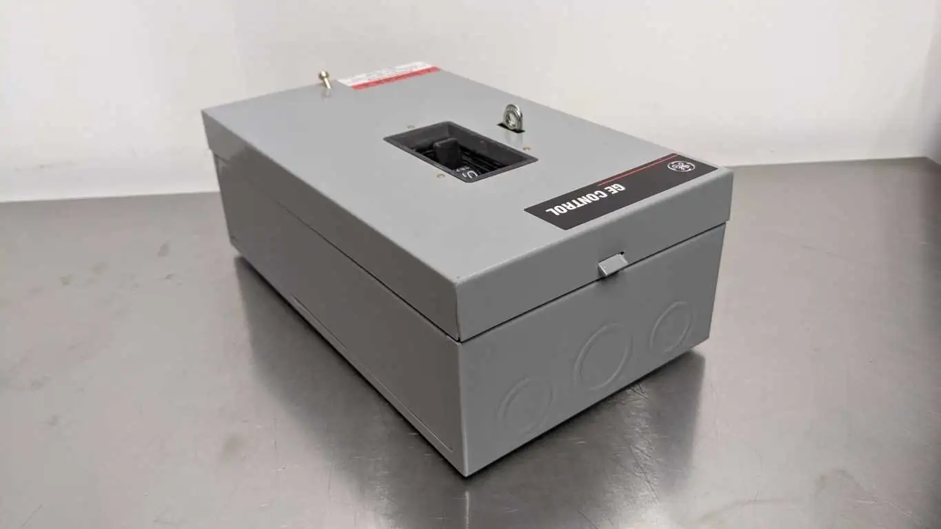 GE CR1062S2AAT2000 Manual Motor Starter Circuit Breaker 2 Poles 1 Overload NEMA Size M-1 - Image 4