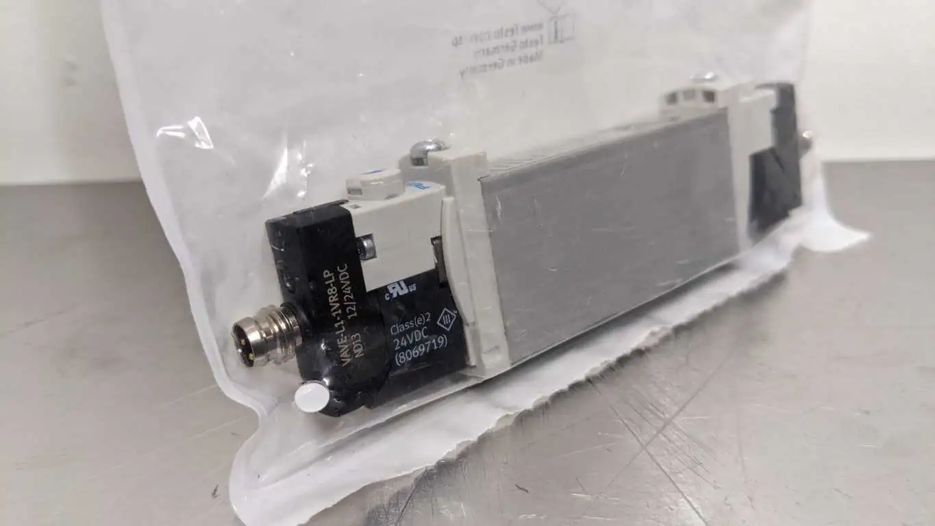 Festo VUVG-B14-T32C-AZT-F-1R8L Solenoid Valve 24VDC 574242 - Image 3