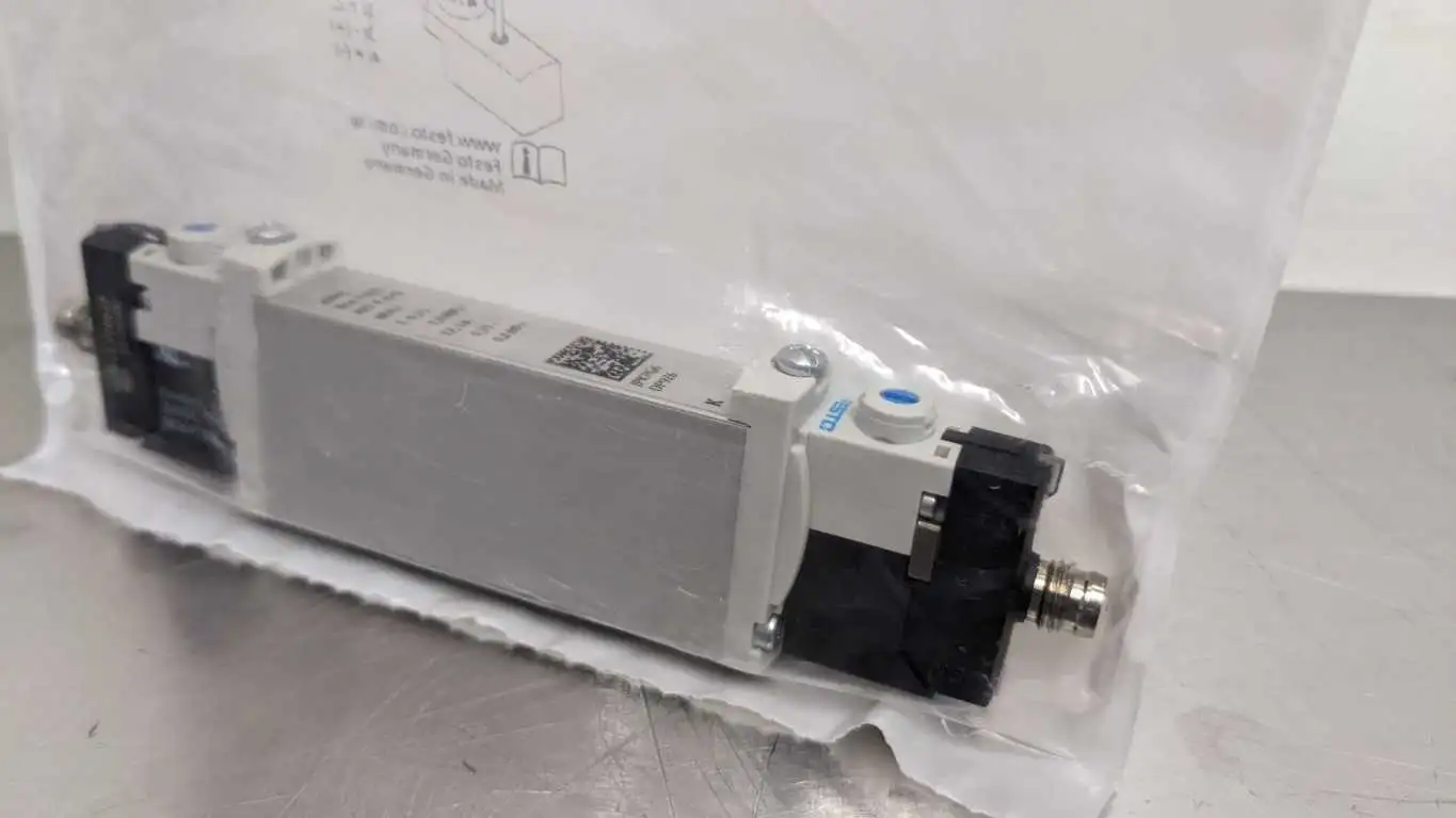 Festo VUVG-B14-T32C-AZT-F-1R8L Solenoid Valve 24VDC 574242 - Image 4