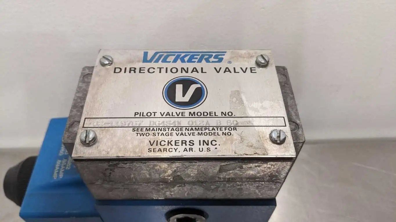 Vickers DG4S4W 012A B 60 Directional Control Valve Solenoid PN 868982 02-119767 - Image 2
