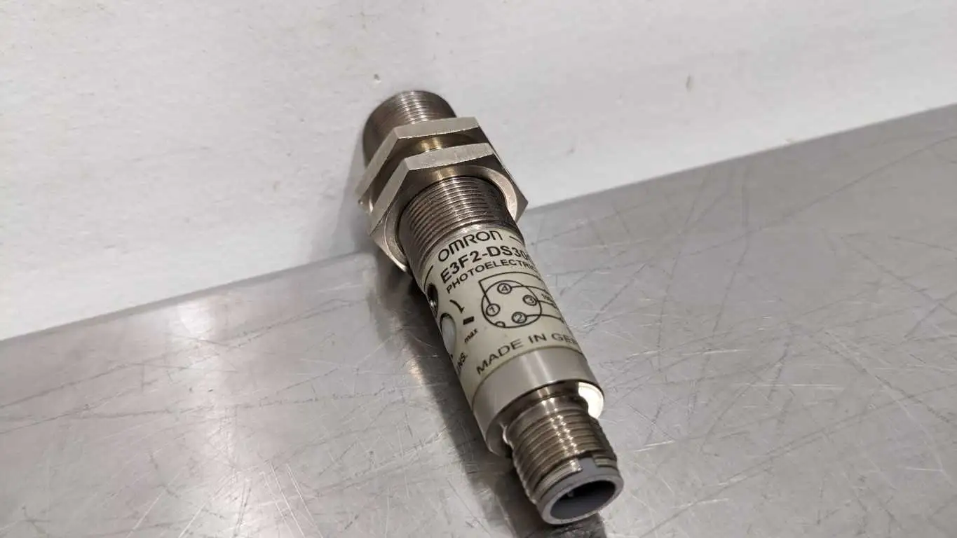 Omron E3F2-DS30C4-M1-M Photoelectric Switch 300mm 10-30VDC - Image 5