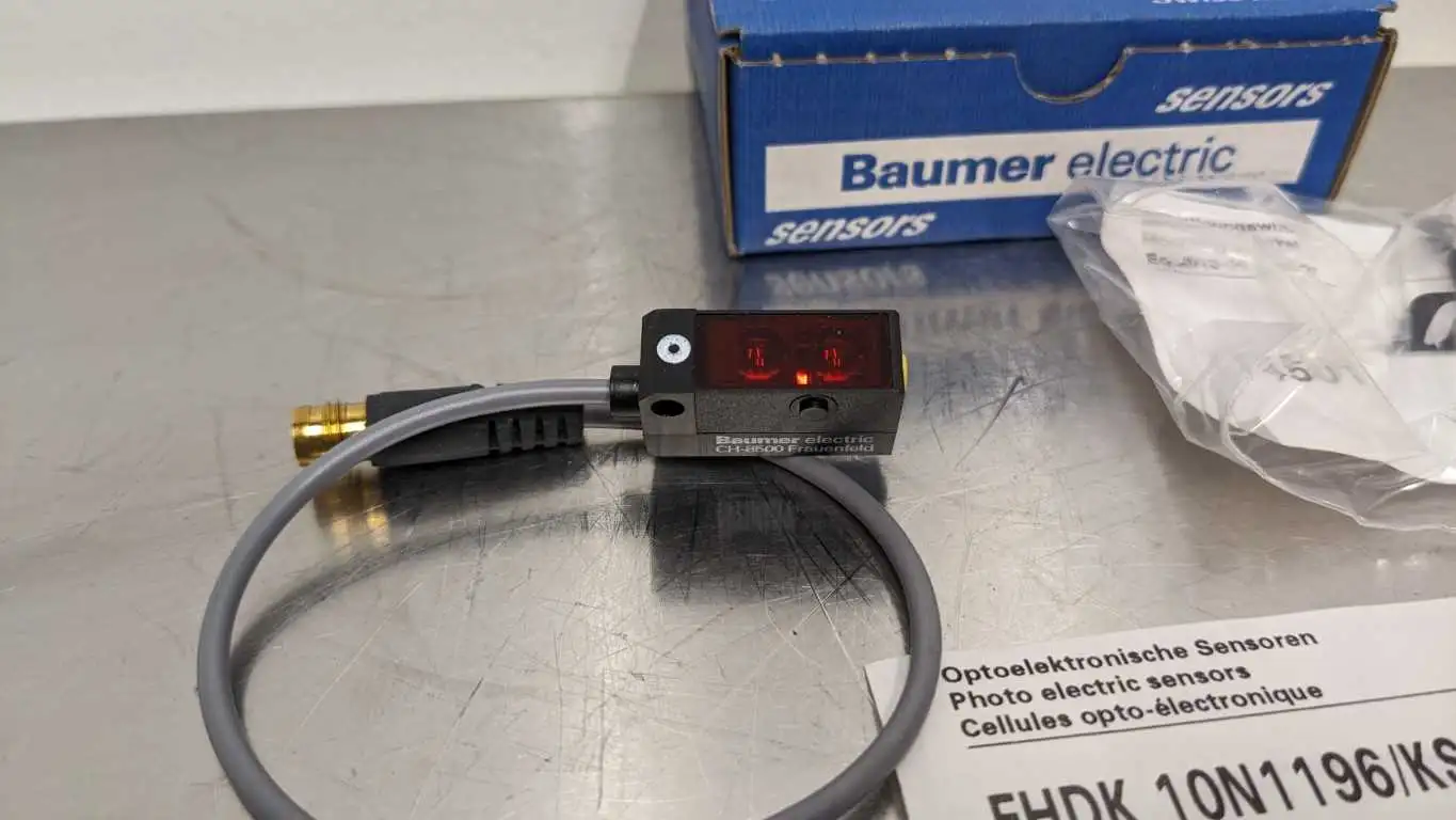 Baumer FHDK 10N1196/KS35A Photo Electric Sensor Adjustable Switching Distance CH-8500 - Image 3