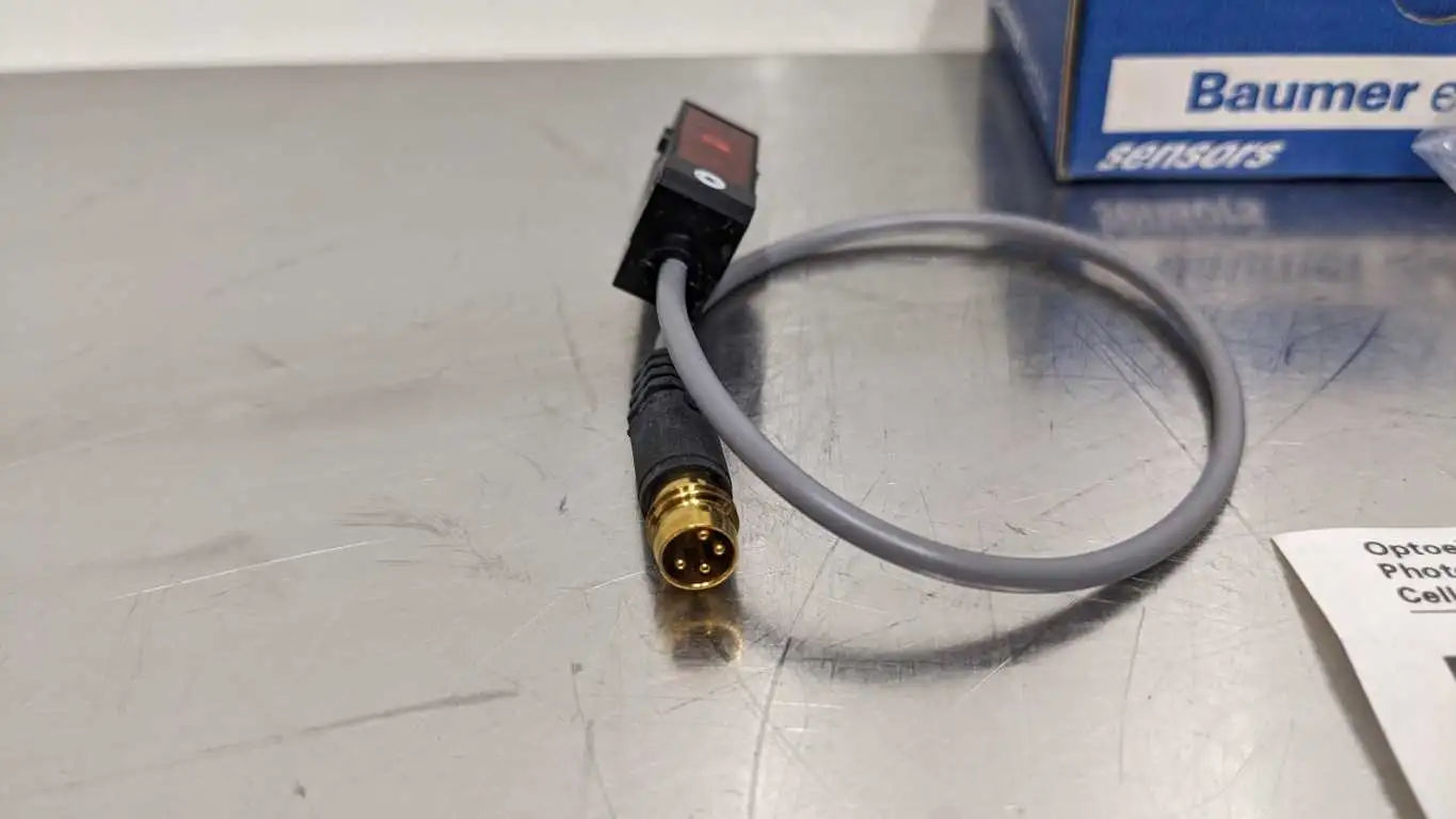 Baumer FHDK 10N1196/KS35A Photo Electric Sensor Adjustable Switching Distance CH-8500 - Image 4