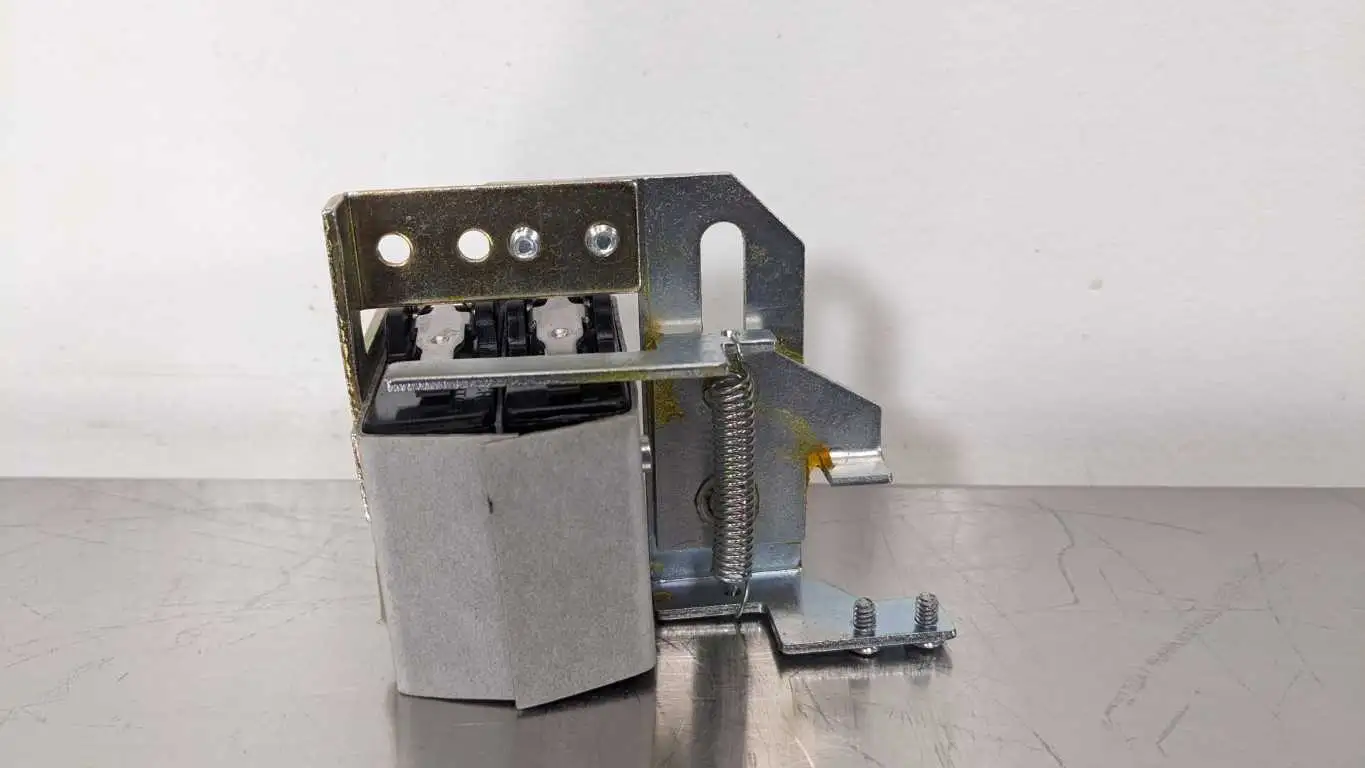 Allen-Bradley 1495-N78 Electrical Interlock Ser A 15A Auxiliary Contact SAL9 46! - Image 3