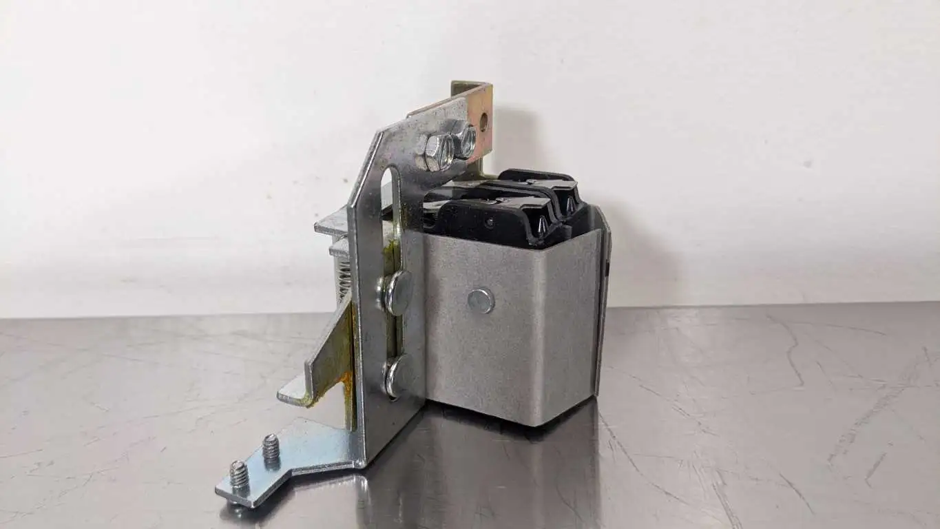 Allen-Bradley 1495-N78 Electrical Interlock Ser A 15A Auxiliary Contact SAL9 46! - Image 4