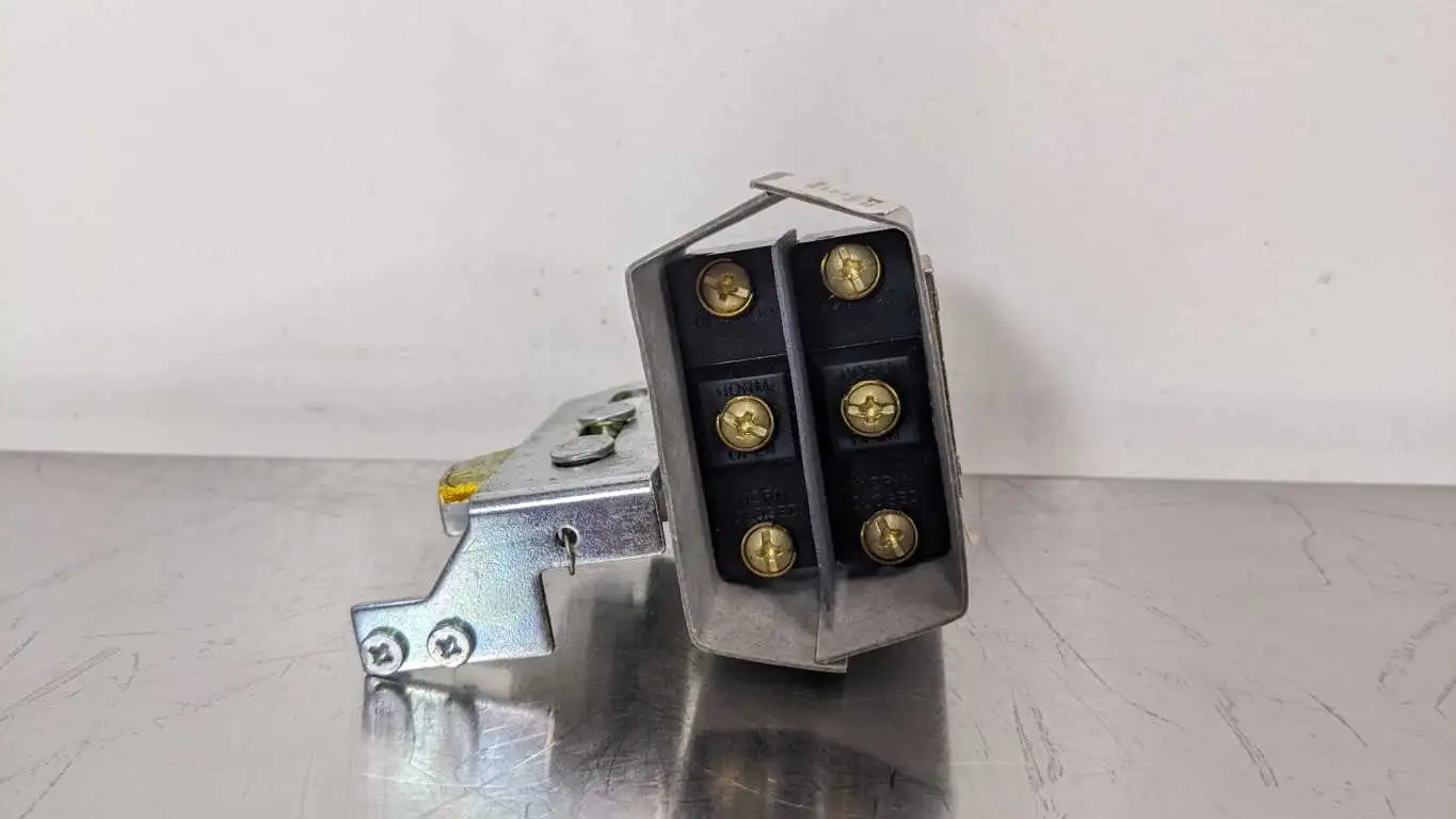 Allen-Bradley 1495-N78 Electrical Interlock Ser A 15A Auxiliary Contact SAL9 46! - Image 5