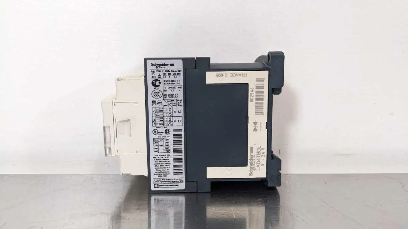 Schneider Electric LC1D09BL Contactor 9A 230/400/500/690 VAC 9A 24V Coil - Image 2