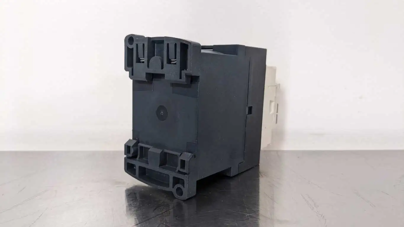 Schneider Electric LC1D09BL Contactor 9A 230/400/500/690 VAC 9A 24V Coil - Image 3
